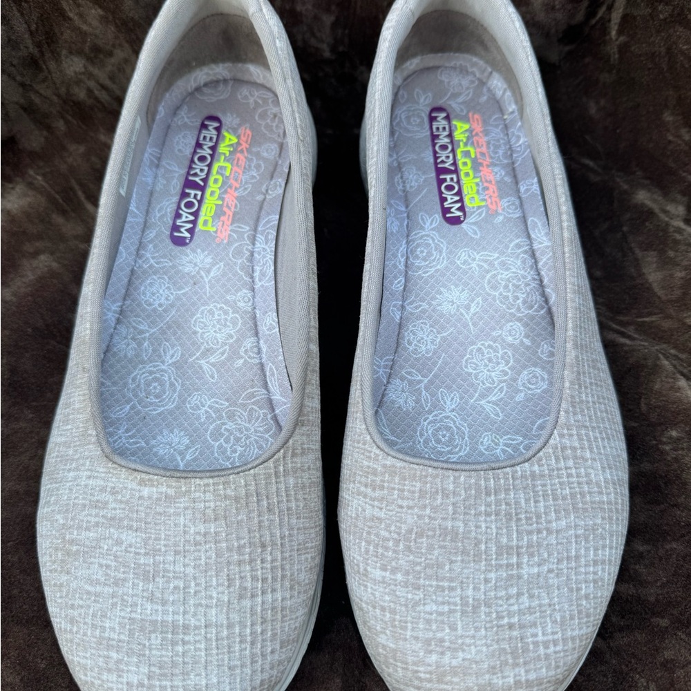 Skechers Women's Cream Textured Flats